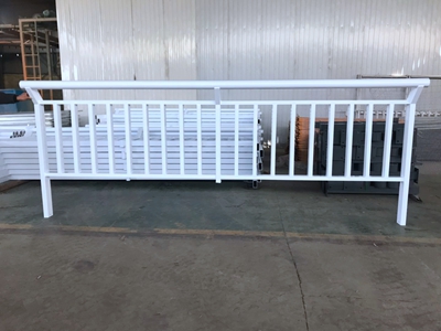 優(yōu)質(zhì)的鋅鋼護(hù)欄給人們生活帶來方便 